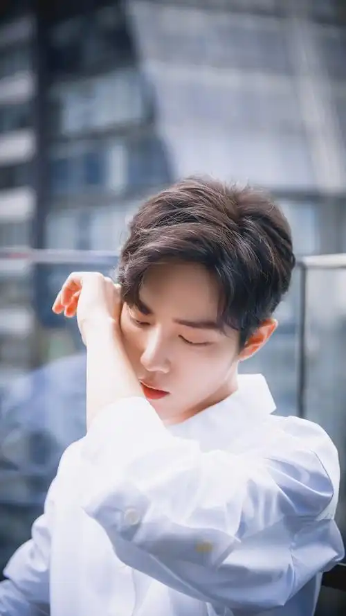 有没有肖战的高清图片,可以当壁纸的那种照片?