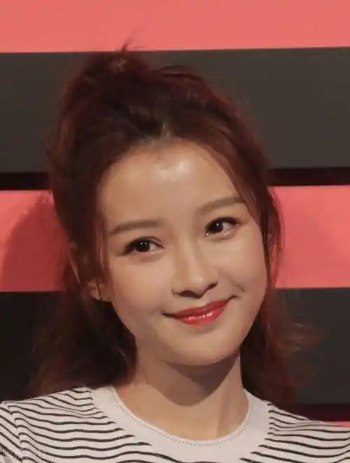 三位撞脸90后花:李沁,孙怡,白鹿_美得_眉眼_长相