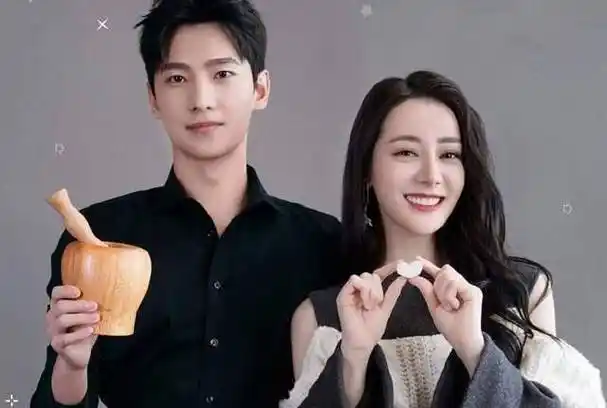 迪丽热巴豪宅惹人羡慕,杨洋钱途堪忧,荣耀成炫富之地