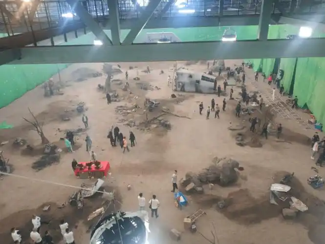 该片是首部在黔南州取景拍摄的科幻动作电影都匀影视基地摄影棚拍摄