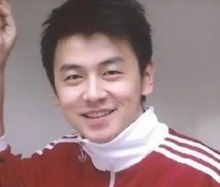 18岁黄渤忍了,18岁鹿晗还忍了,看了18岁的雷佳音我"忍笑不行"