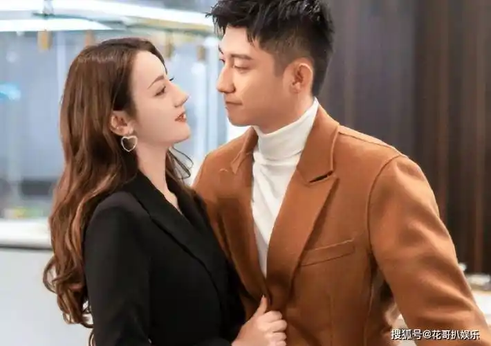 迪丽热巴黄景瑜又出新瓜,二人被曝已领证,关系扑朔迷离耐人寻味_花哥