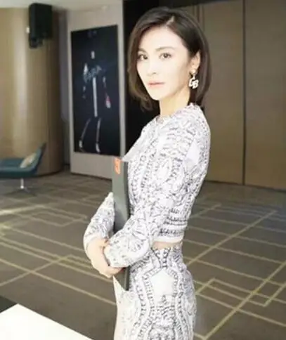 《周末父母》热播李佳熹饰演对职场规则了然于心的白领