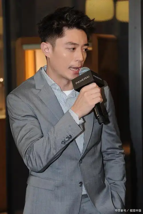 《霍建华胡歌携手演绎古装大戏,两位男神的精彩对决引爆荧屏!》