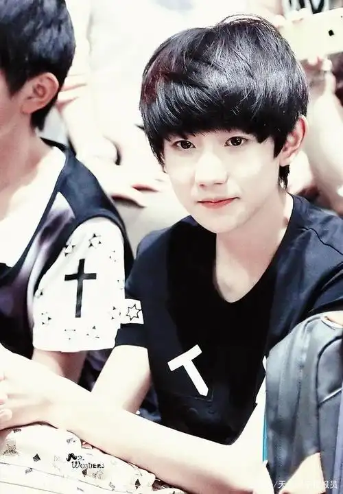 王源出道八年,如今才年满二十.