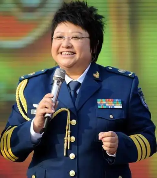 韩红年轻时是校花?本以为是开玩笑,当看到18岁照片时,我信了