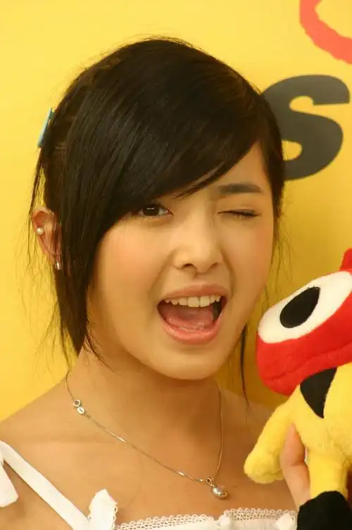 p>张含韵,1989年4月9日出生于四川省德阳市旌阳区,中国内地流行乐女