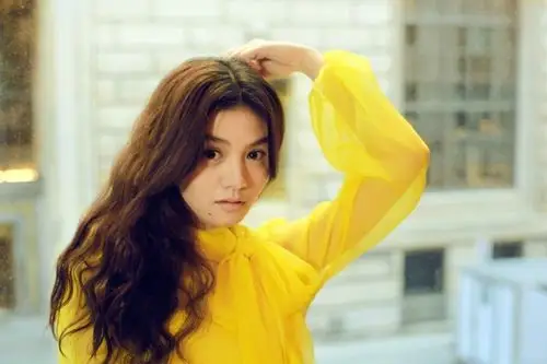 春夏蒙特利尔最新写真秒变"小黄人"_明星写真_图集_电影网_1905.com