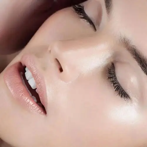 张静初的紧致肌肤宛如初见,到底是施了什么魔法?