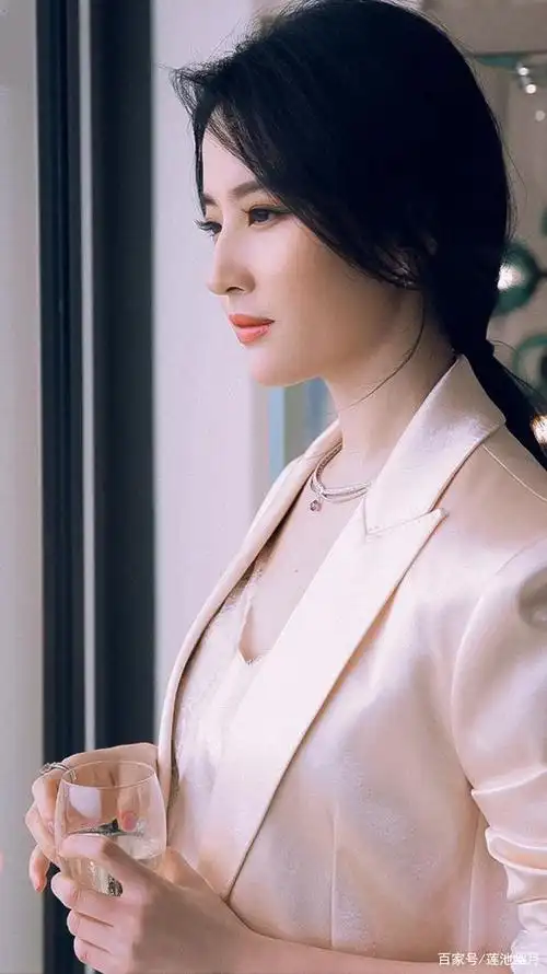 刘亦菲《神雕侠侣》《天龙八部》古风剧照,刘亦菲现 代写真美图