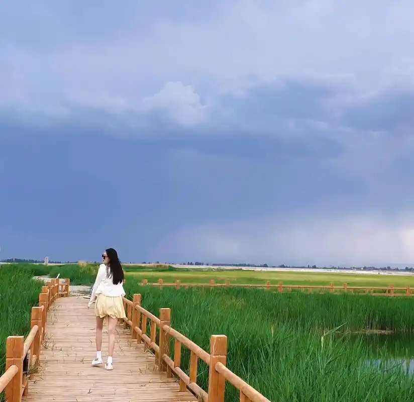 我完全而绝对的主持着我#治愈系风景 #乡野田间 #背影 #幸 - 抖音