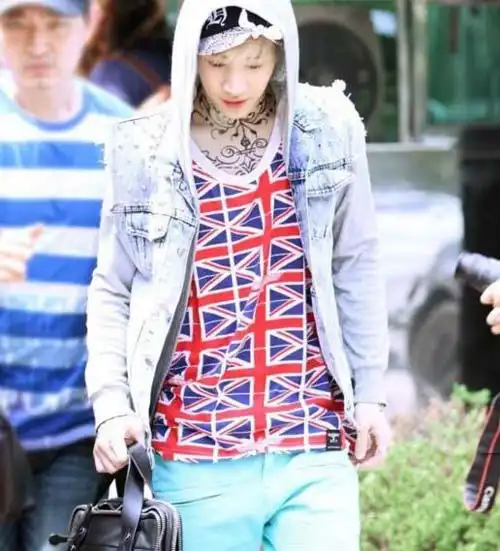 据爆料henry在初中有个韩裔女友,身材满好,个性开朗,比较成熟,不过