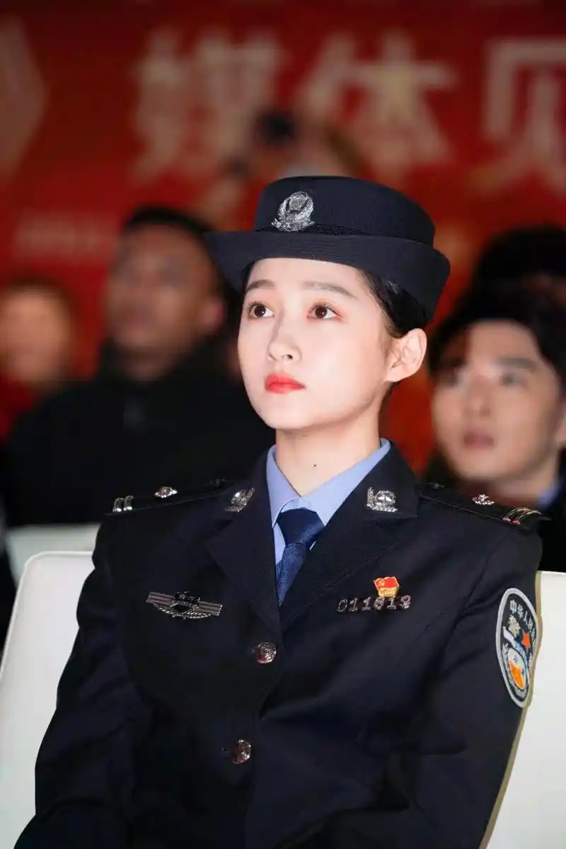 关晓彤要演女警察了,穿制服的样子也太好看了吧!