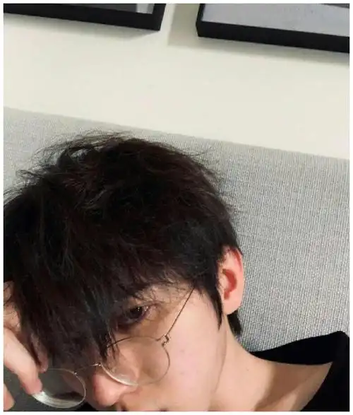 在被网友吐槽后,蔡徐坤删除了发布的照片.