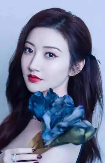 判断1个女人老没老:可以观察她身上"六个表现",装是装不出来的