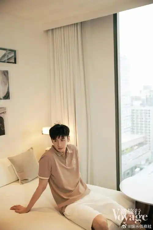 每一身穿搭都各有特色,张云龙的身材比例太好啦!