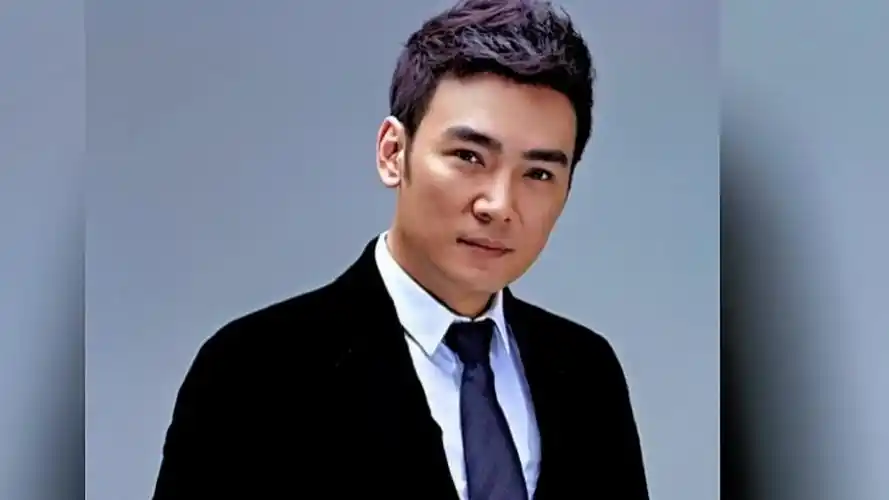 55岁古装男神焦恩俊,披长发商演无人观看创作灵感明星