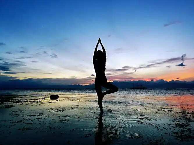 落日时分,最适合拍比基尼剪影