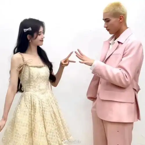 鞠婧祎米卡时隔两年再合作