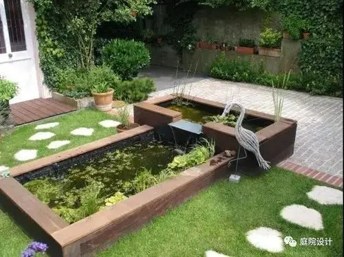 院子气氛很活泼又宜人……参考平面如何设计有景观水池的庭院