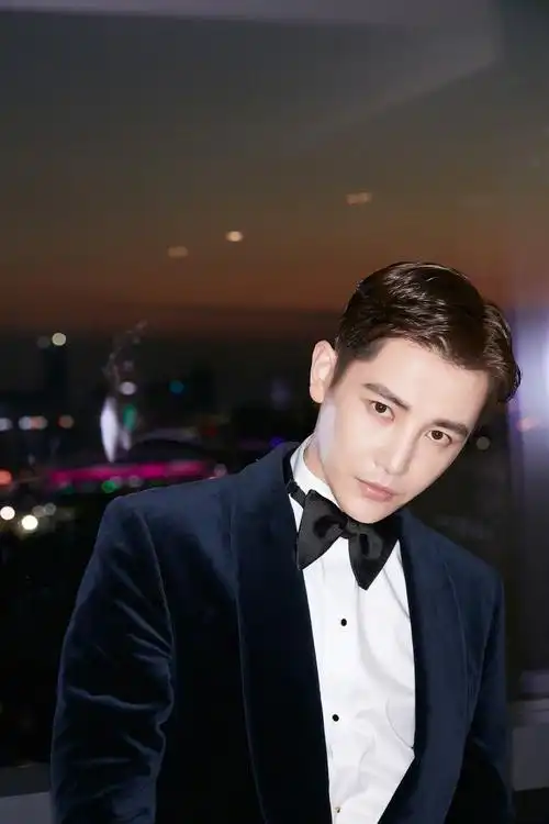 孙坚上海维密秀红毯帅气写真图片