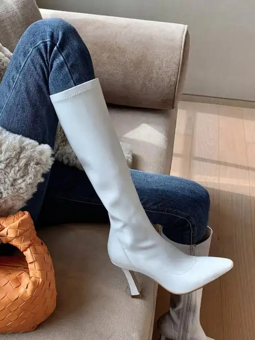 这腿长这身材白色尖头高跟长靴60爱了
