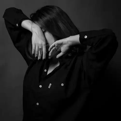 伤感头像女生孤独绝望