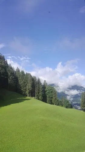 西欧十一国之,奥地利山区酒店观赏大自然青山,绿草,蓝天白云,雪山满眼