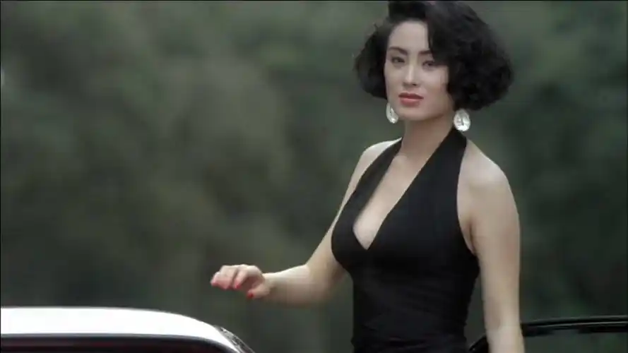 王晶挖墙脚请周星驰当男二,没想到一句词带火整部电影,赌侠幕后