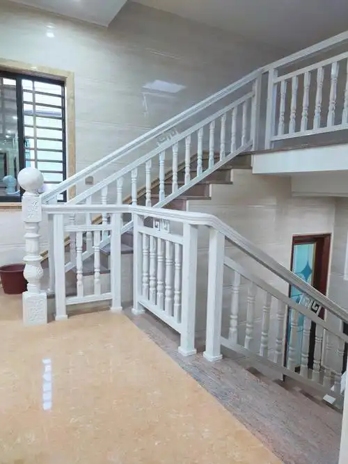 老家的楼梯扶手终于装好了现代风妥妥的