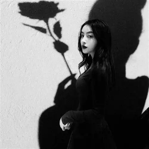 头像黑白女生冷酷伤感想要给你最好的一切