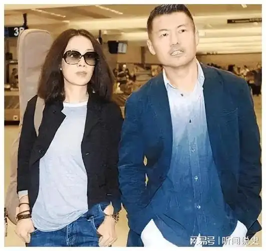 那英二婚还真嫁对了孟桐不仅多金还特别儒雅绅士比前夫强太多