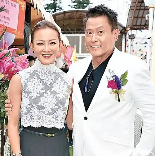 港媒曝魏骏杰前妻张利华在豪宅遭男友殴打,男方父亲为退休法官