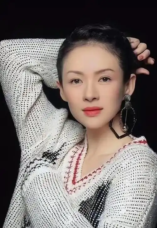 第一张是章子怡小时候的照片