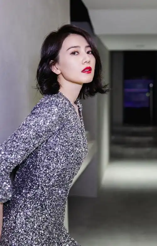 高圆圆一刀切发型图片(高圆圆一刀切发型)-天晟网