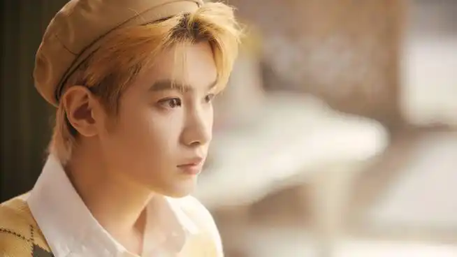 黄明昊小黄蛋#  你的可爱小黄蛋justin上线  奶黄小贾可爱治愈萌涣怂