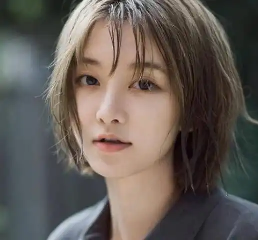 女生碎发波波头短发发型图片