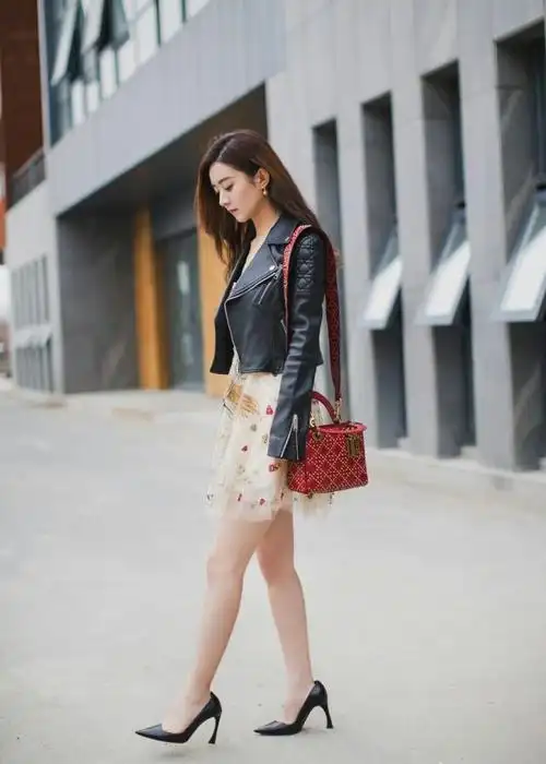 赵丽颖的几款街拍,气质出众,风格百变,真的是太美了