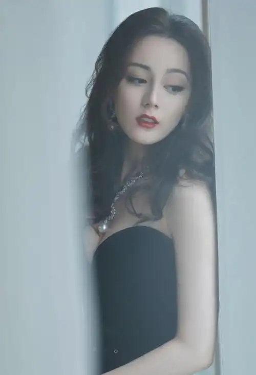 迪丽热巴写真鉴赏,性感优雅,仙气飘飘