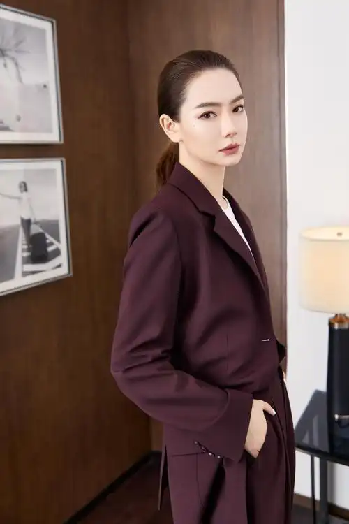 原创戚薇真不愧是时髦精玩转西装各种新穿法潮范十足实穿性更强