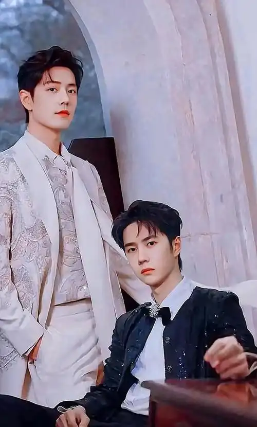 肖战王一博肖战王一博人气火爆他俩个人值得,颜值俊朗绝伦,身形高大