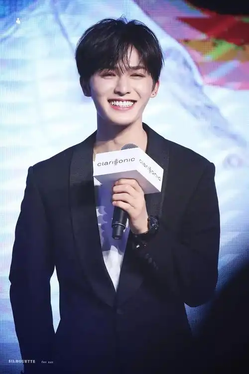 朱正廷请你能一直开心地笑