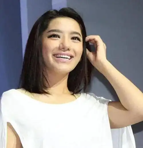 回顾超女冠军江映蓉因整容失败像怪物全身只剩眼珠是自己的