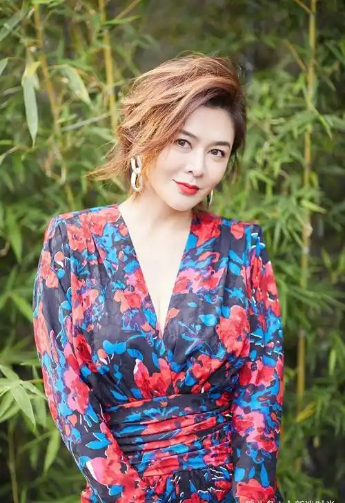 一下子就收获了我们对其的喜欢,而现如今的关之琳虽说年龄