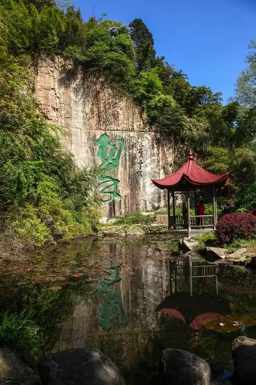 国家级风景名胜区莫干山位于浙江省德清县境内,因春秋末年,吴王派莫邪