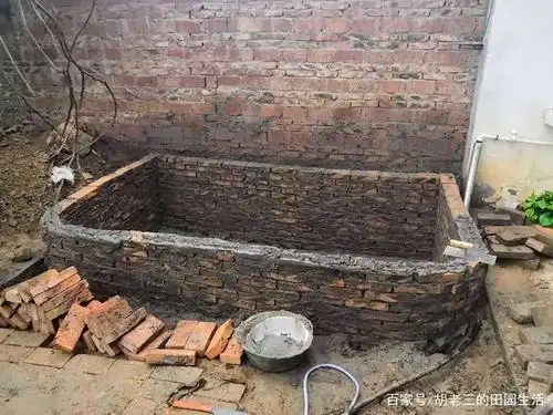 经过一天的努力终于砌好了,马马虎虎还算可以吧,由于砌的不是太水平