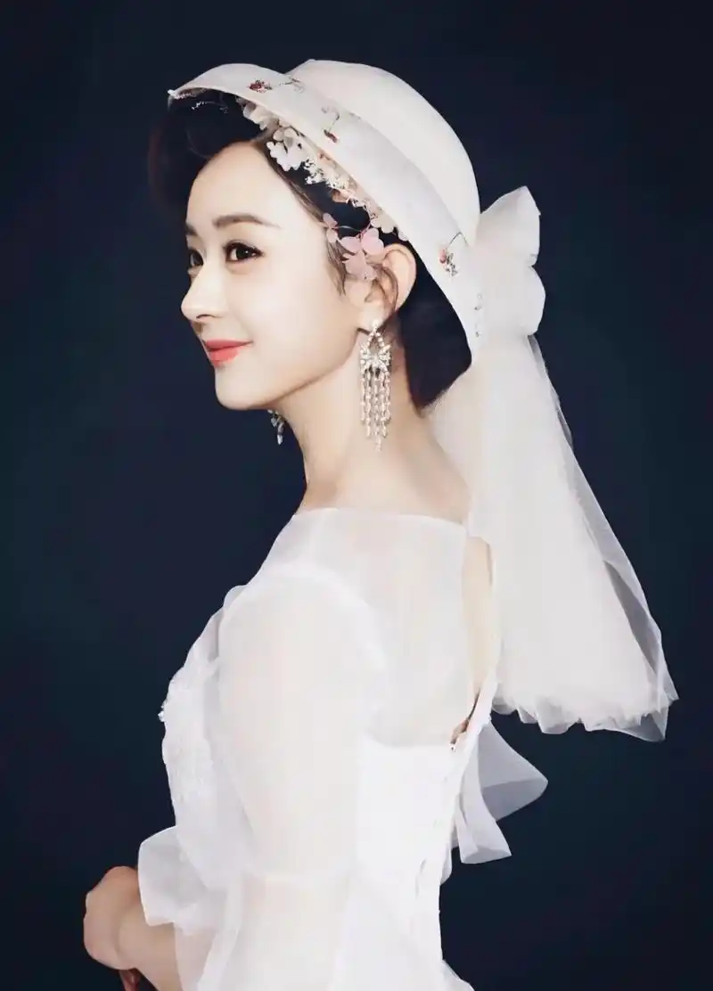 赵丽颖这个造型好看,优雅大气,笑容甜美#惊艳瞬间# #娱乐大赏# #非常