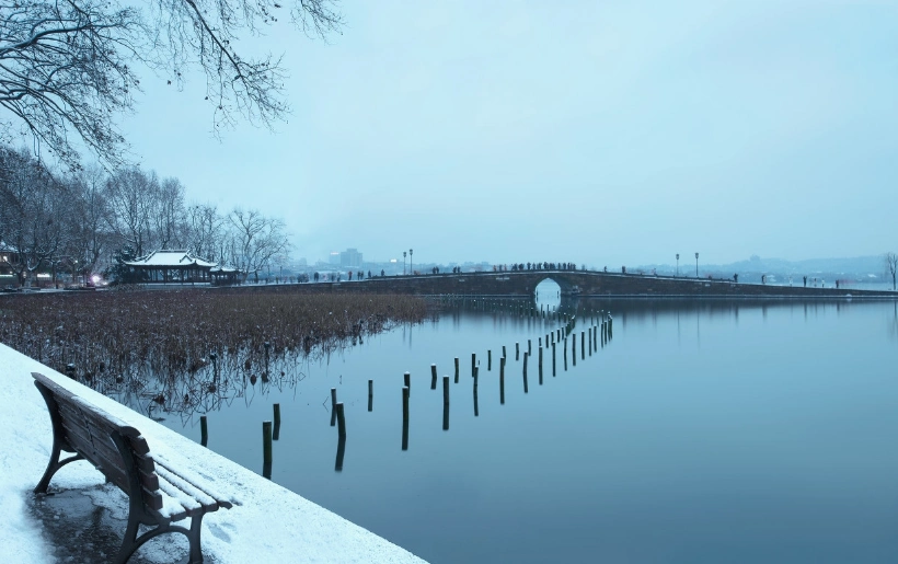 旅游:杭州西湖断桥:桥名虽然不太吉祥因一段唯美的神话爱情扬名