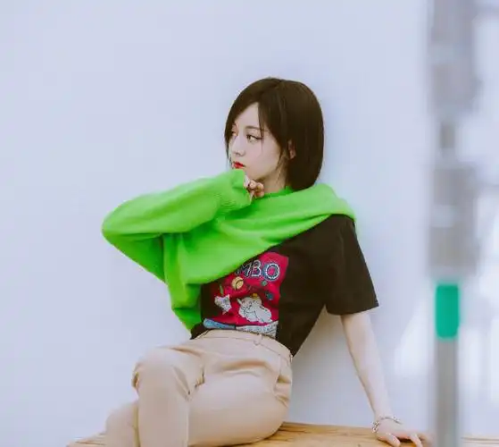 迪丽热巴齐耳短发