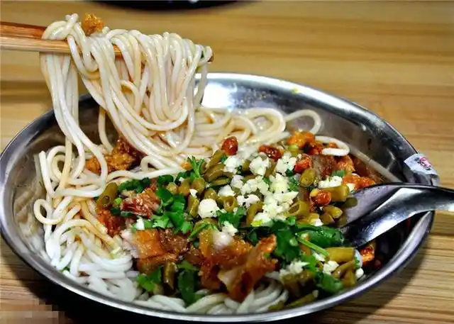 99%的人没吃过正宗的桂林米粉,原因在于它.